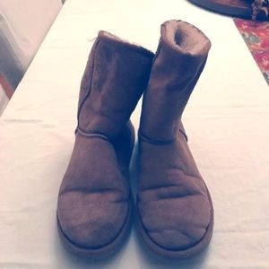 Ugg Tan Boots Short 6W